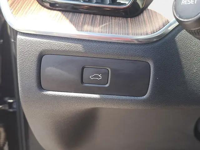 2023 Volvo XC60 B5 Ultimate Bright Theme