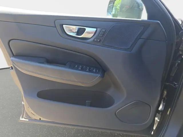 2023 Volvo XC60 B5 Ultimate Bright Theme