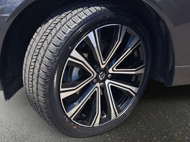 2023 Volvo XC60 B5 Ultimate Bright Theme