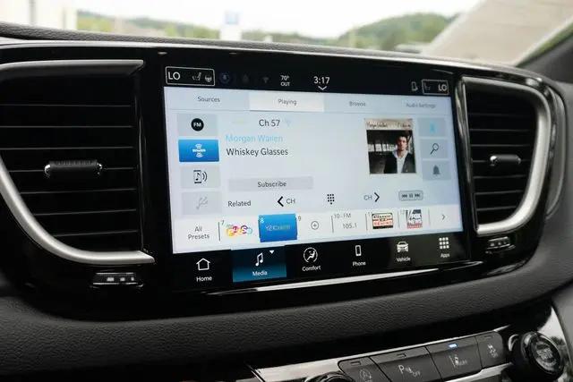 2025 Chrysler Pacifica Select