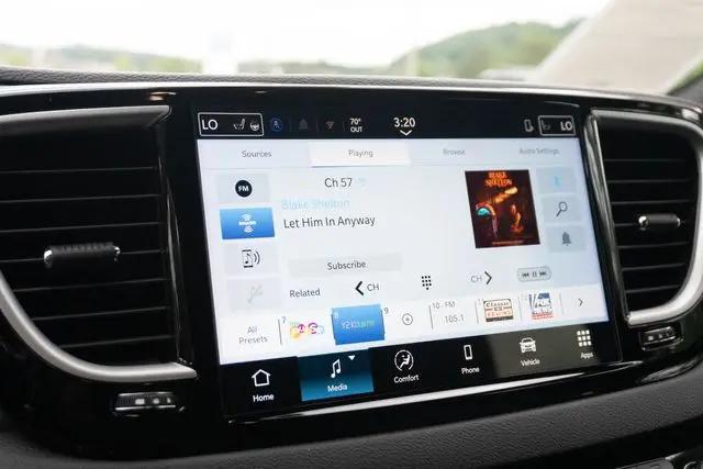 2025 Chrysler Pacifica Select