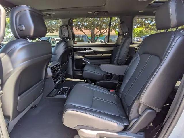 2026 Jeep Grand Wagoneer 4x4