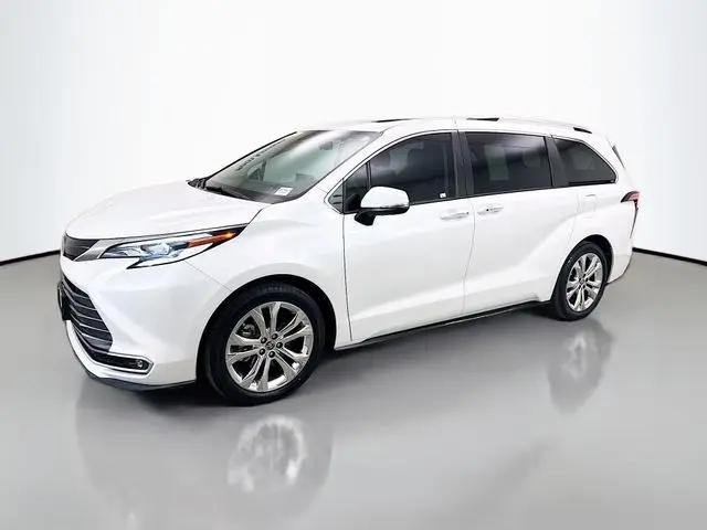 2022 Toyota Sienna Platinum