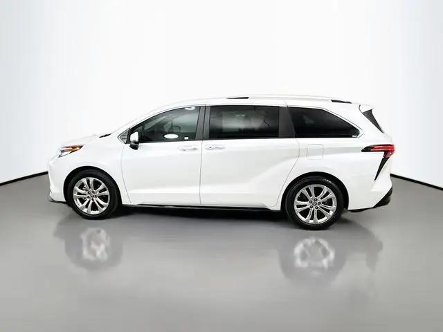2022 Toyota Sienna Platinum
