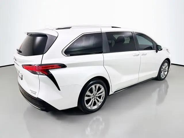 2022 Toyota Sienna Platinum