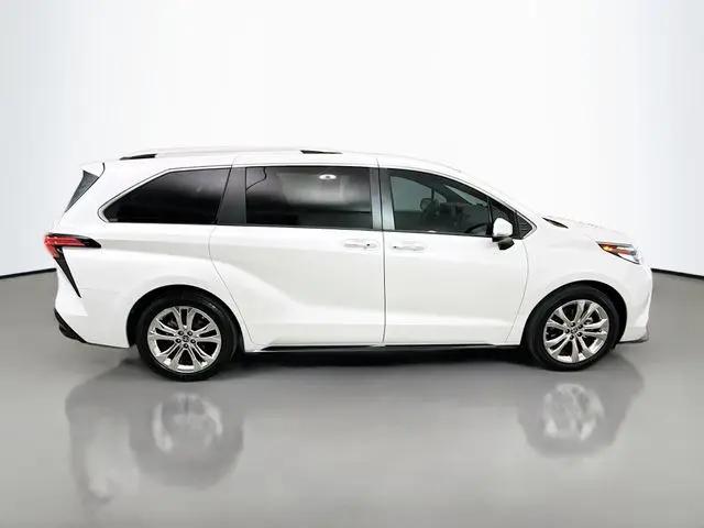 2022 Toyota Sienna Platinum