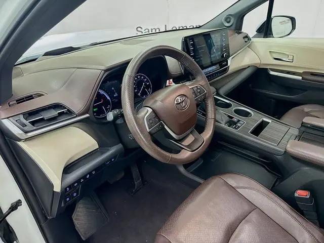 2022 Toyota Sienna Platinum