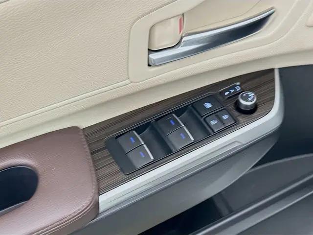 2022 Toyota Sienna Platinum