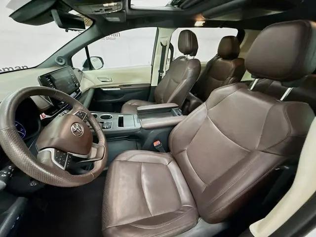 2022 Toyota Sienna Platinum