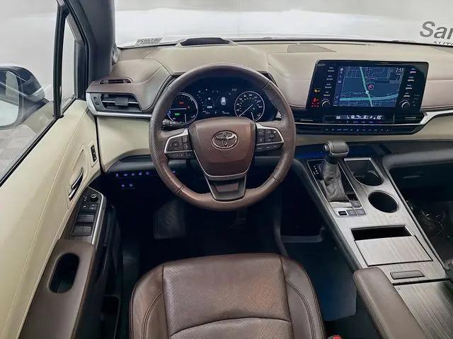2022 Toyota Sienna Platinum