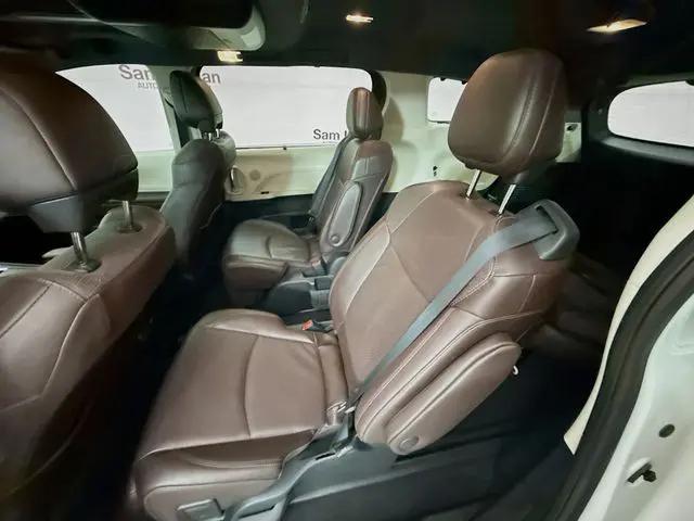 2022 Toyota Sienna Platinum