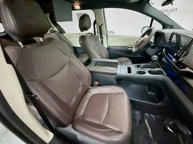 2022 Toyota Sienna Platinum