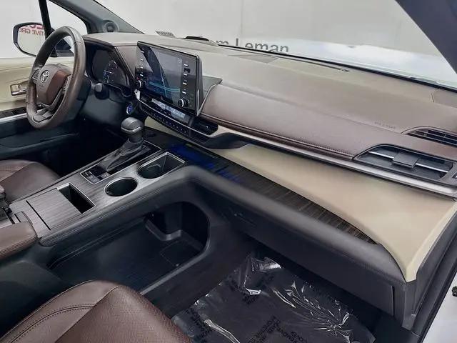2022 Toyota Sienna Platinum