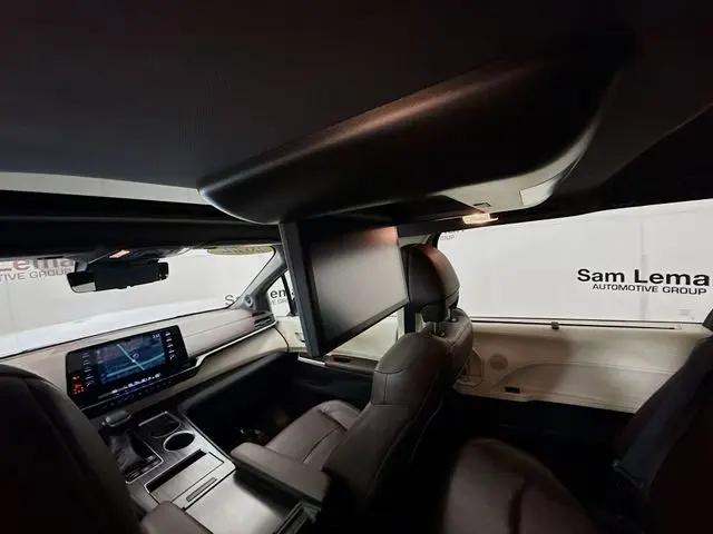 2022 Toyota Sienna Platinum