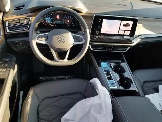 2026 Volkswagen Atlas SE with Technology
