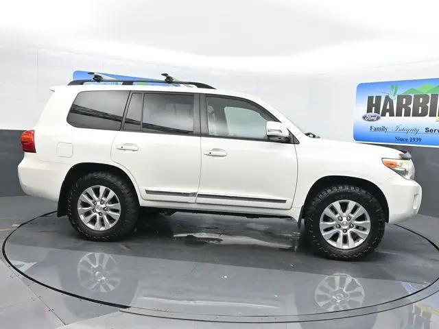 2013 Toyota Land Cruiser V8