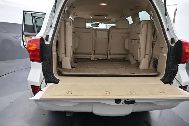 2013 Toyota Land Cruiser V8