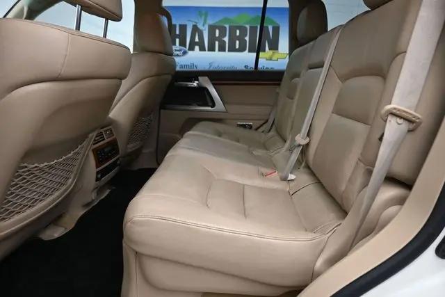 2013 Toyota Land Cruiser V8