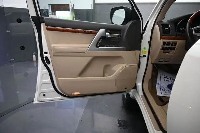 2013 Toyota Land Cruiser V8