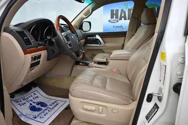 2013 Toyota Land Cruiser V8