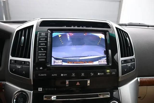 2013 Toyota Land Cruiser V8