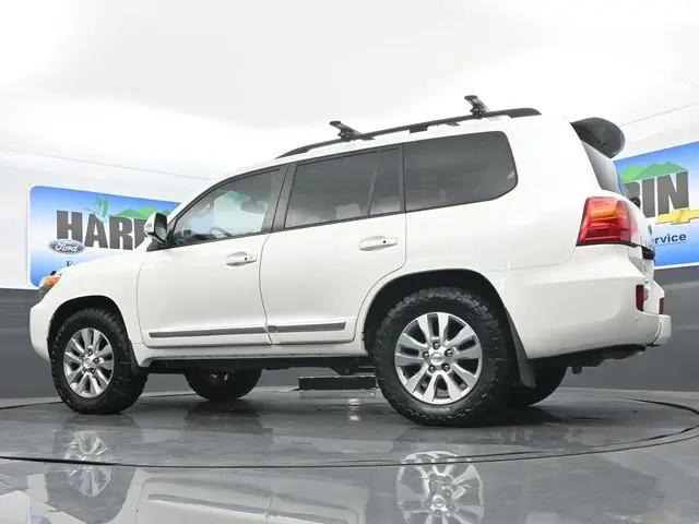 2013 Toyota Land Cruiser V8