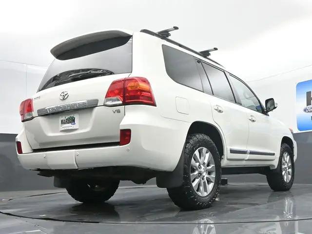2013 Toyota Land Cruiser V8