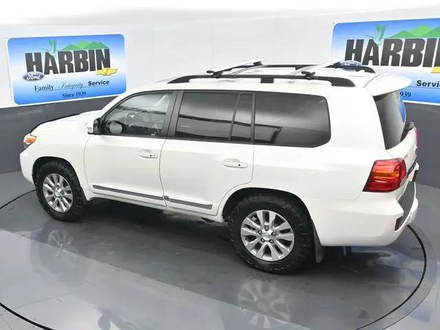 2013 Toyota Land Cruiser V8