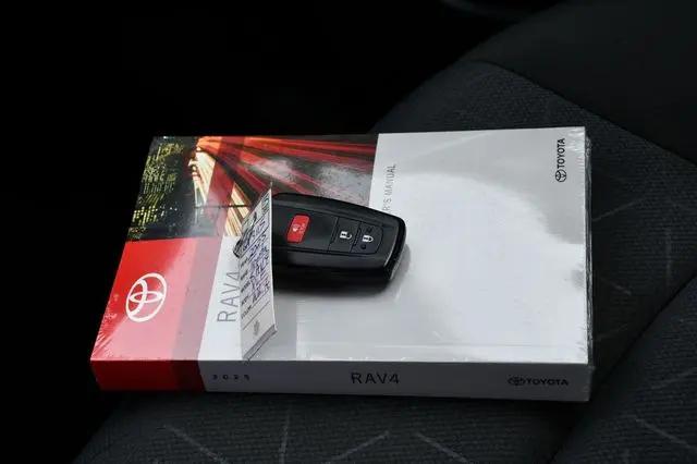 2025 Toyota RAV4 XLE