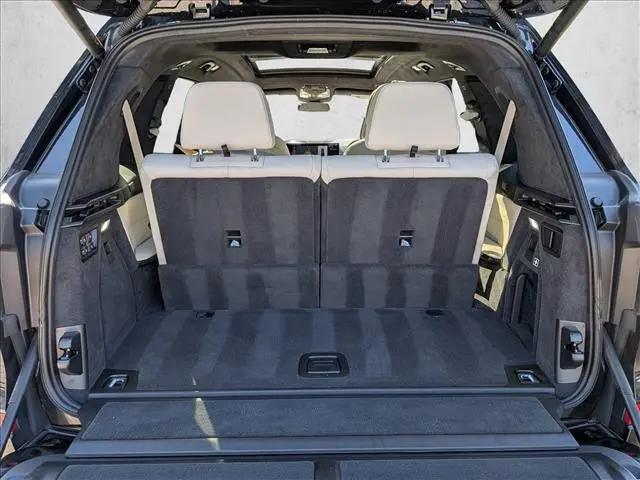 2025 BMW X7 M60i