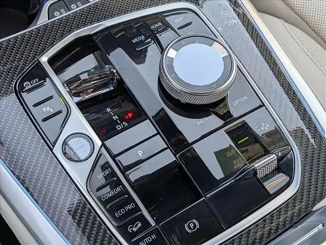 2025 BMW X7 M60i