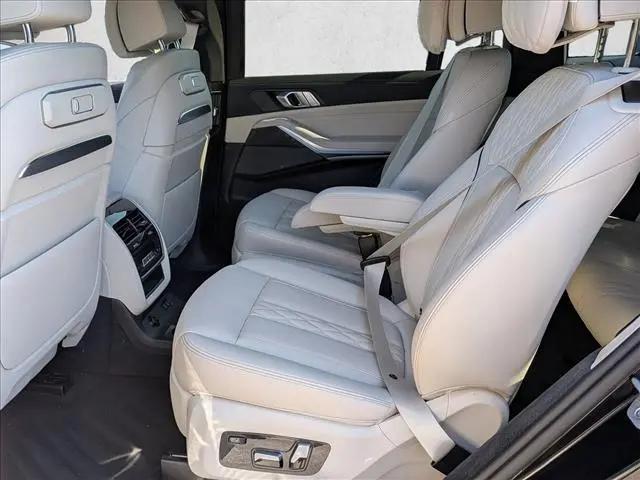 2025 BMW X7 M60i