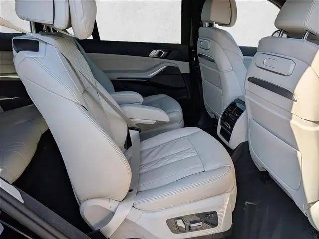 2025 BMW X7 M60i