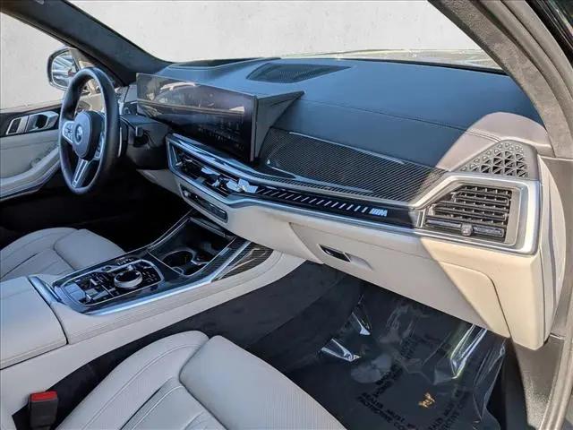 2025 BMW X7 M60i