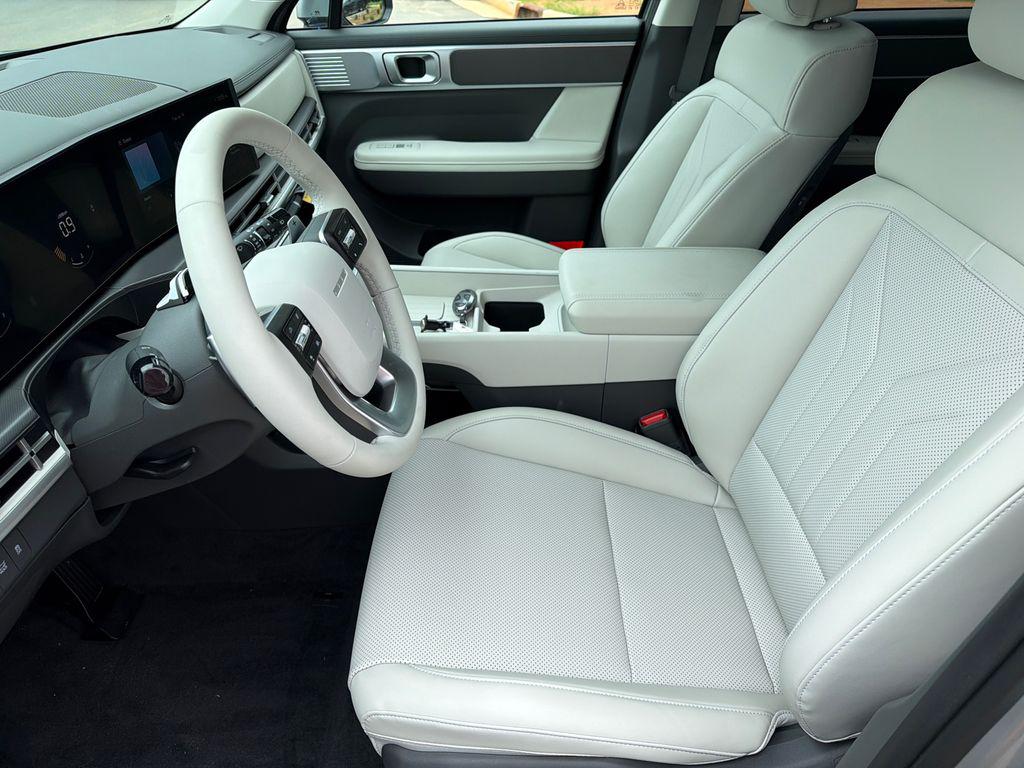 New 2026 Shimmering Silver HYUNDAI SEL FWD image 10