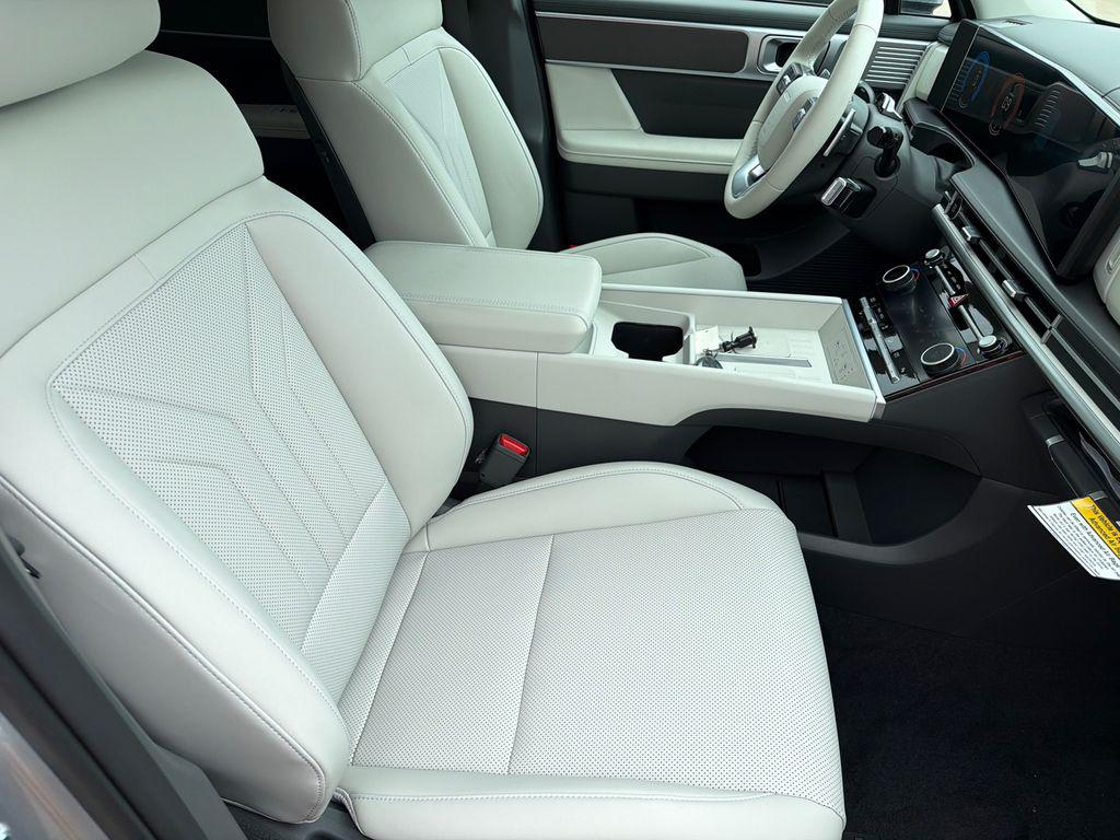 New 2026 Shimmering Silver HYUNDAI SEL FWD image 14