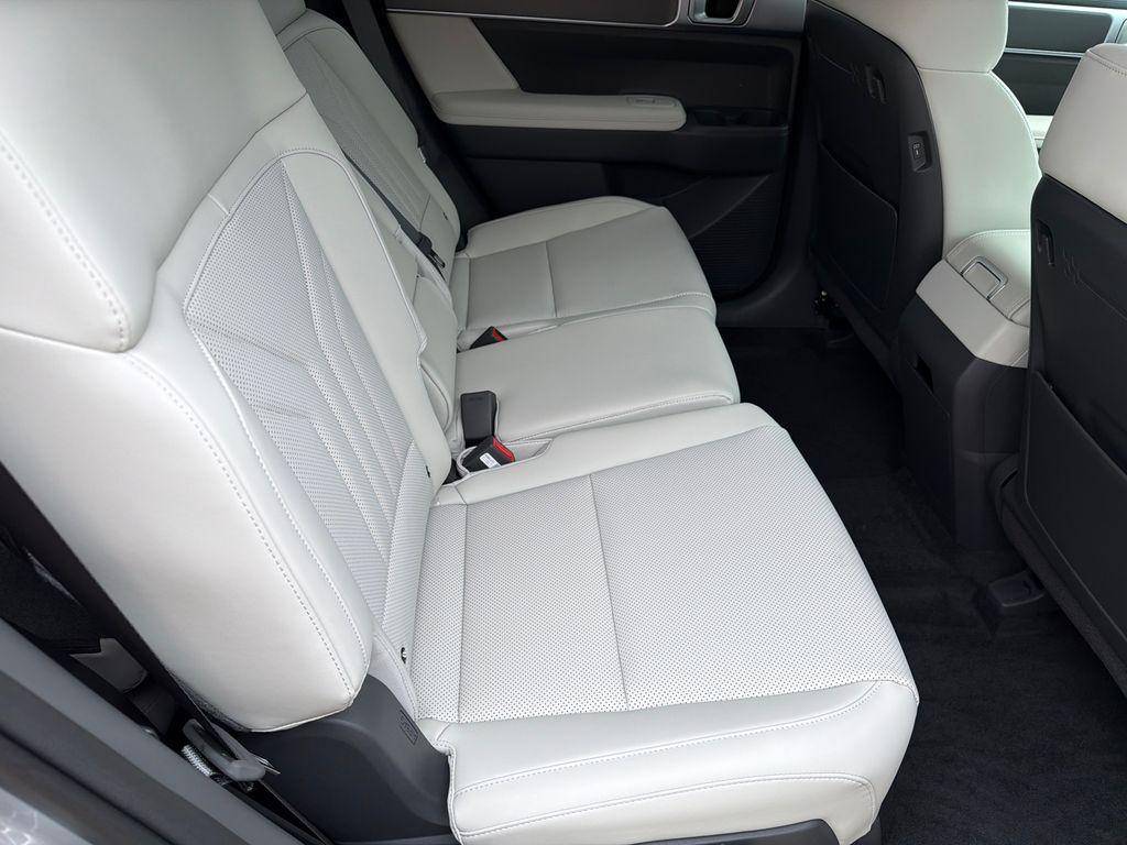 New 2026 Shimmering Silver HYUNDAI SEL FWD image 16
