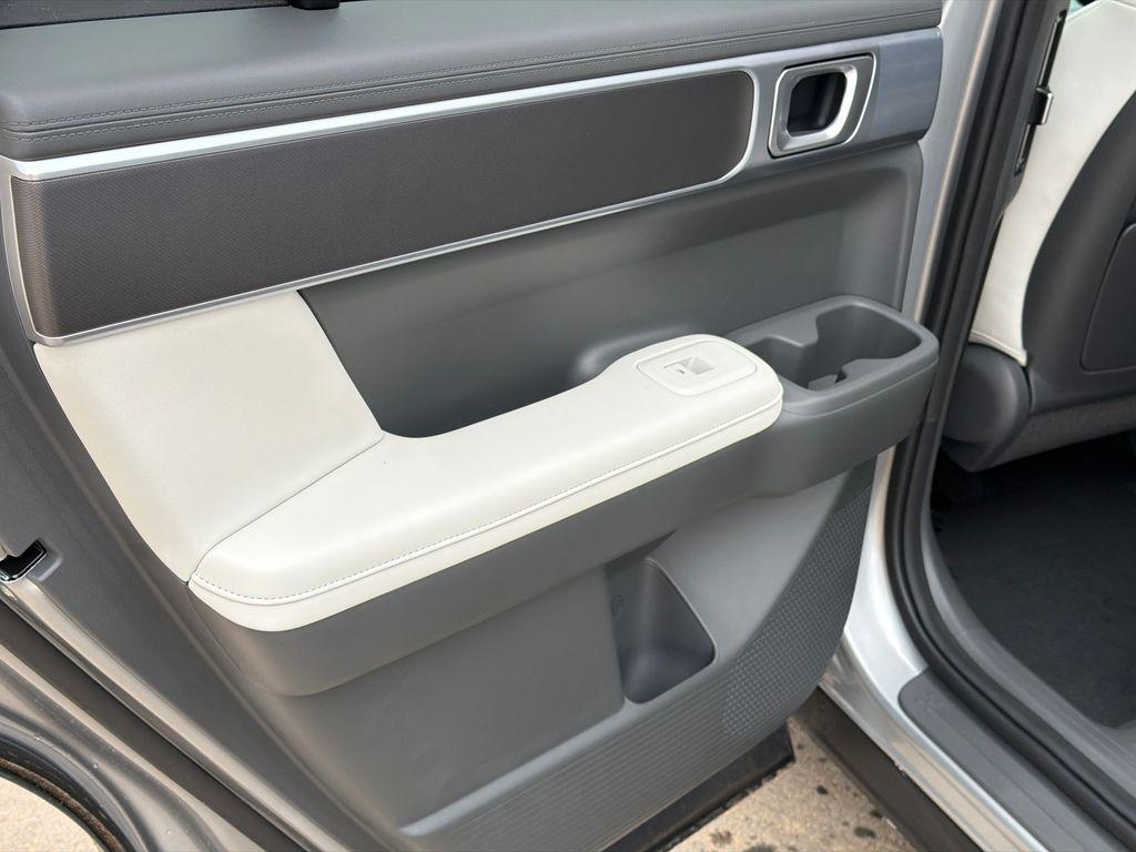 New 2026 Shimmering Silver HYUNDAI SEL FWD image 21