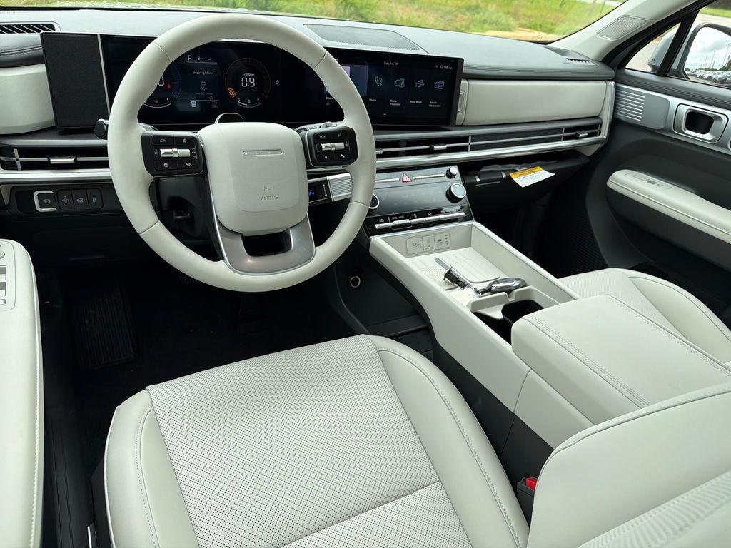 New 2026 Shimmering Silver HYUNDAI SEL FWD image 22