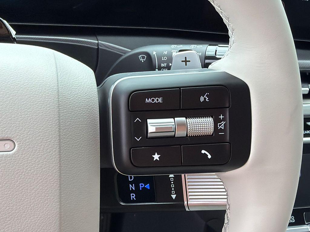 New 2026 Shimmering Silver HYUNDAI SEL FWD image 25