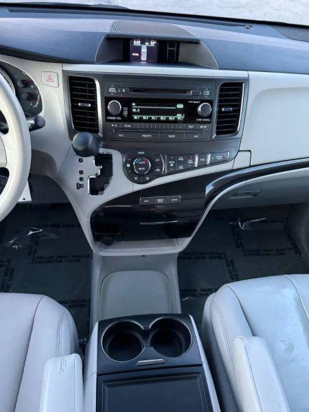 2014 Toyota Sienna LE V6 7 Passenger Mobility