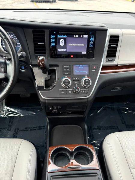 2017 Toyota Sienna Limited 7 Passenger