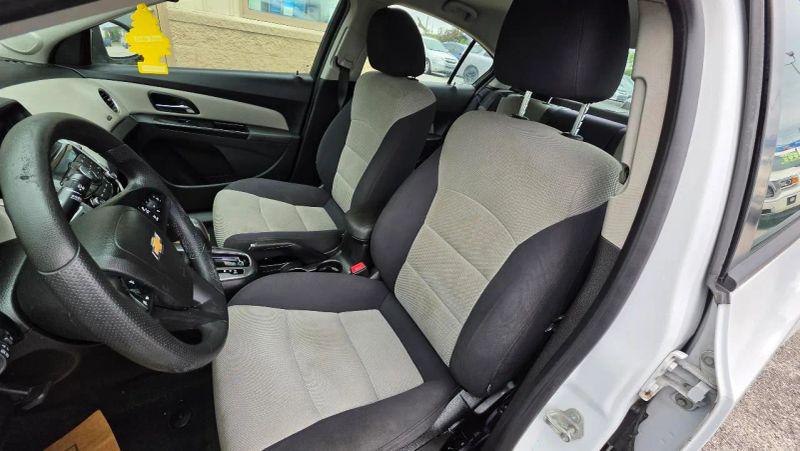 2013 Chevrolet Cruze LS Auto