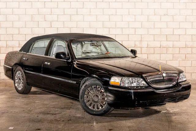 2004 Lincoln Town Car Ultimate