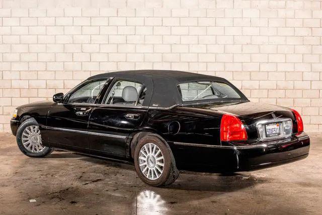 2004 Lincoln Town Car Ultimate