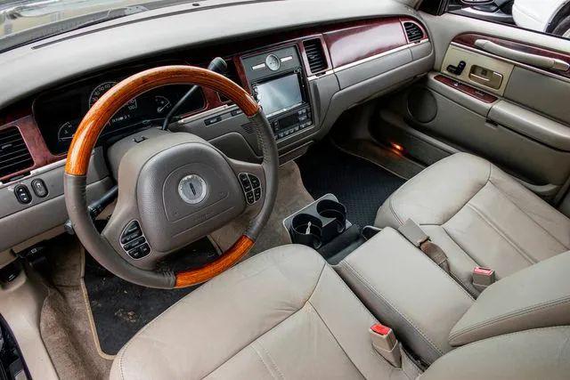 2004 Lincoln Town Car Ultimate