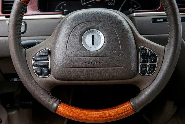 2004 Lincoln Town Car Ultimate