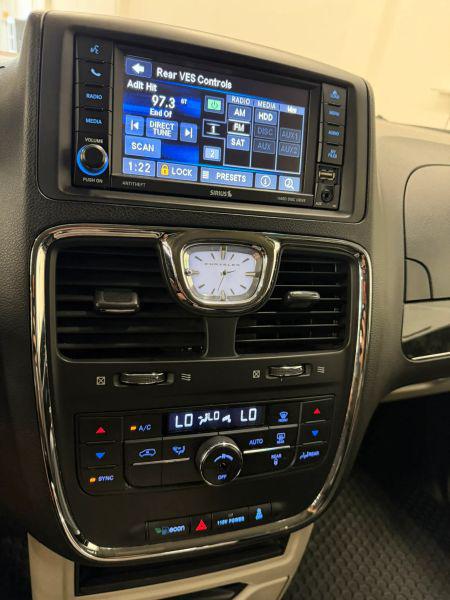 2014 Chrysler Town & Country Touring