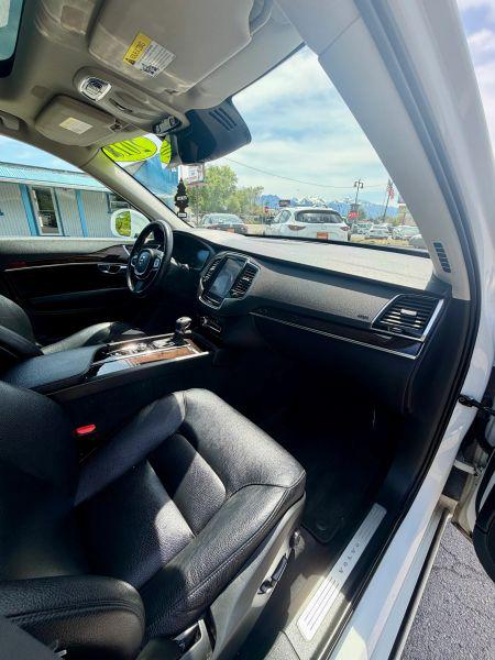 2018 Volvo XC90 T6 Momentum