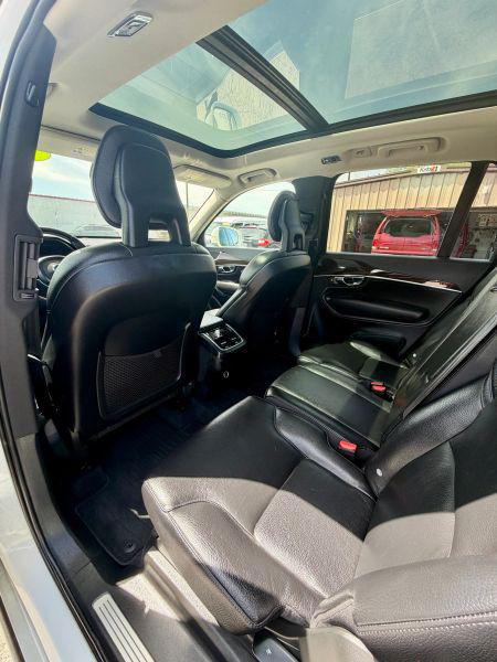 2018 Volvo XC90 T6 Momentum